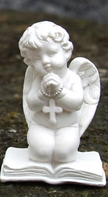 Engel mit Buch und Kreuz, kniend,betend, 2 Ausführungen