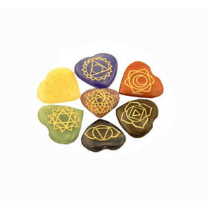 Edelstein Set mit 7 Chakra Symbolsteinen, herzförmig