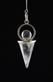 Göttinen Pendel aus Bergkristall mit Spitze & Kugel