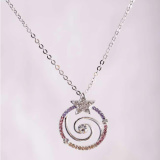 Spiralenstern Anhänger mit bunten Kristallen