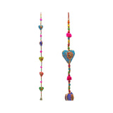 Dekorative Girlande mit Herzen aus Stoff