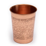 Kupfertrinkbecher mit Blumenmuster