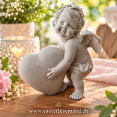 Engel mit Herz – wetterfeste Dekofigur aus Polyresin, 13,5 × 12,5 cm