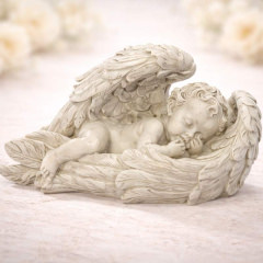 Schlafender Engel auf Flügel – Polyresin Figur wetterfest für Innen & Aussen, 25cm
