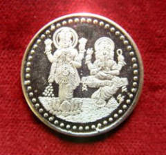 Indische Glücksmünze, Motiv u.a. mit Lakshmi & Ganesha