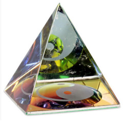 Kristall Pyramide Yin & Yang