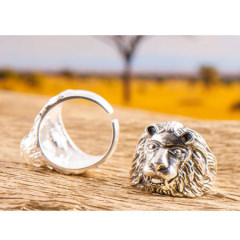 Lion, Ring offen