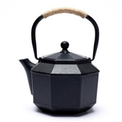 Teekanne schwarz im japanischen Stil